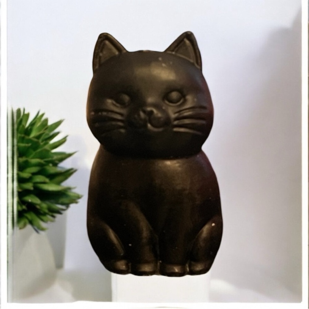 Black cat candle